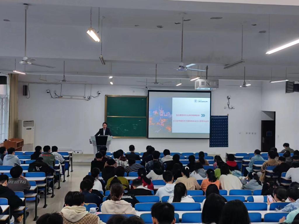 【学习贯彻党的二十大精神】熊炎为韩国漫画
2022级新生宣讲党的二十大精神